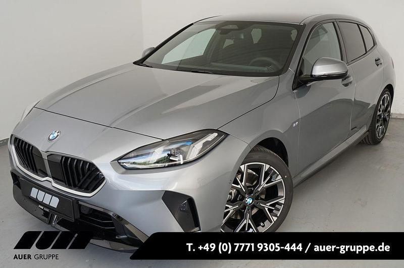 Grau Neu 2025 BMW 118 M Sport Kleinwagen | 43.620 € (Teuer) - Bild 1/4