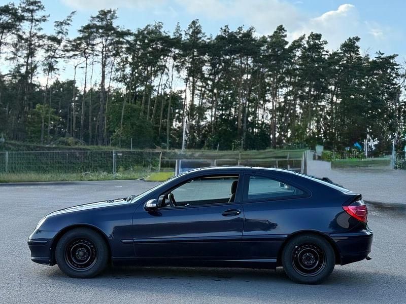 Gebraucht Mercedes C220 143 PS (105 kW) 2002 Blau Coupé