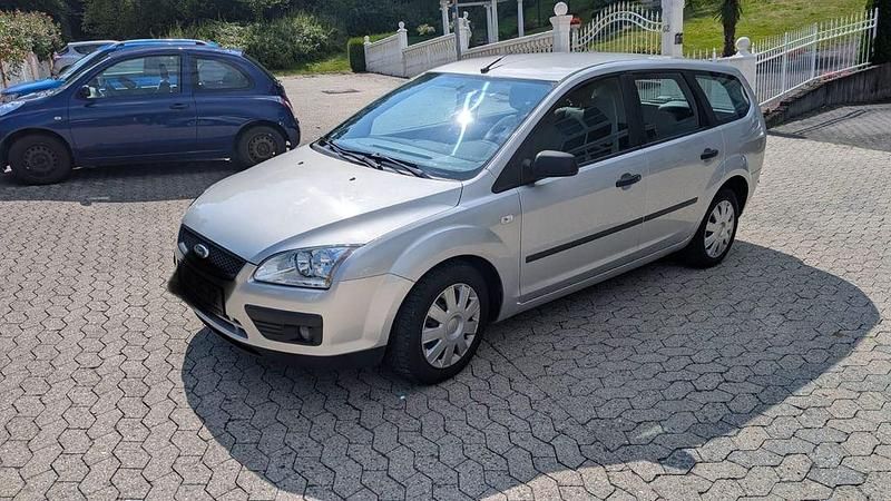 Silber Gebraucht 2005 Ford Focus Trend Kombi | 4.990 € (Teuer) - Bild 1/4