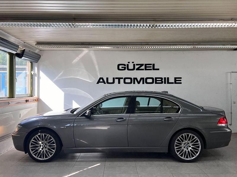 Gebraucht BMW 750 Sport Line 367 PS (269 kW) 2006 Grau Limousine