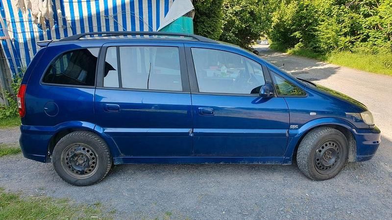 Blau Gebraucht 2003 Opel Zafira OPC Van / Kleinbus | 2.190 € (Fairer Preis) - Bild 1/4