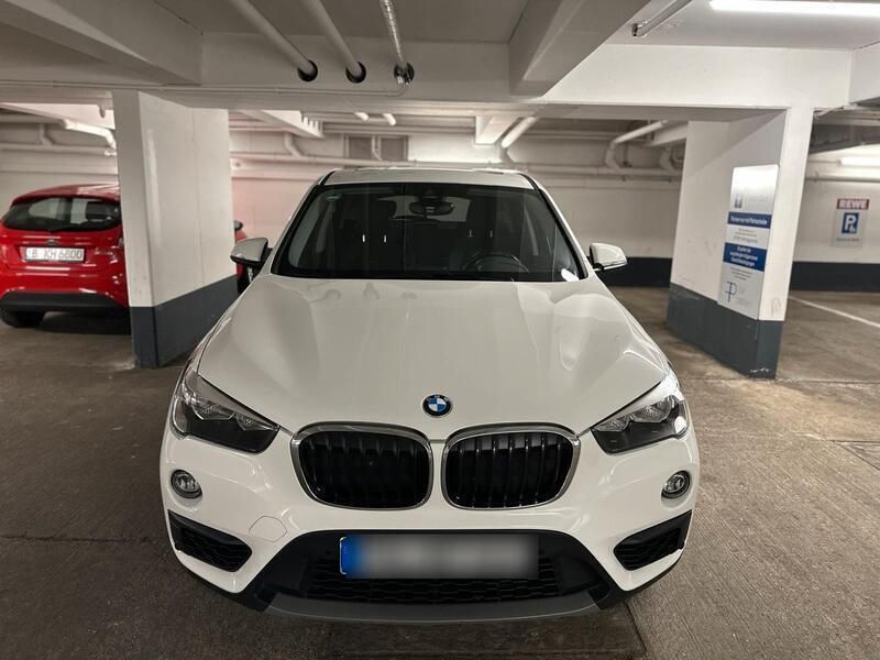 Weiß Gebraucht 2018 BMW X1 Sport Line SUV | 18.500 € (Guter Preis) - Bild 1/4