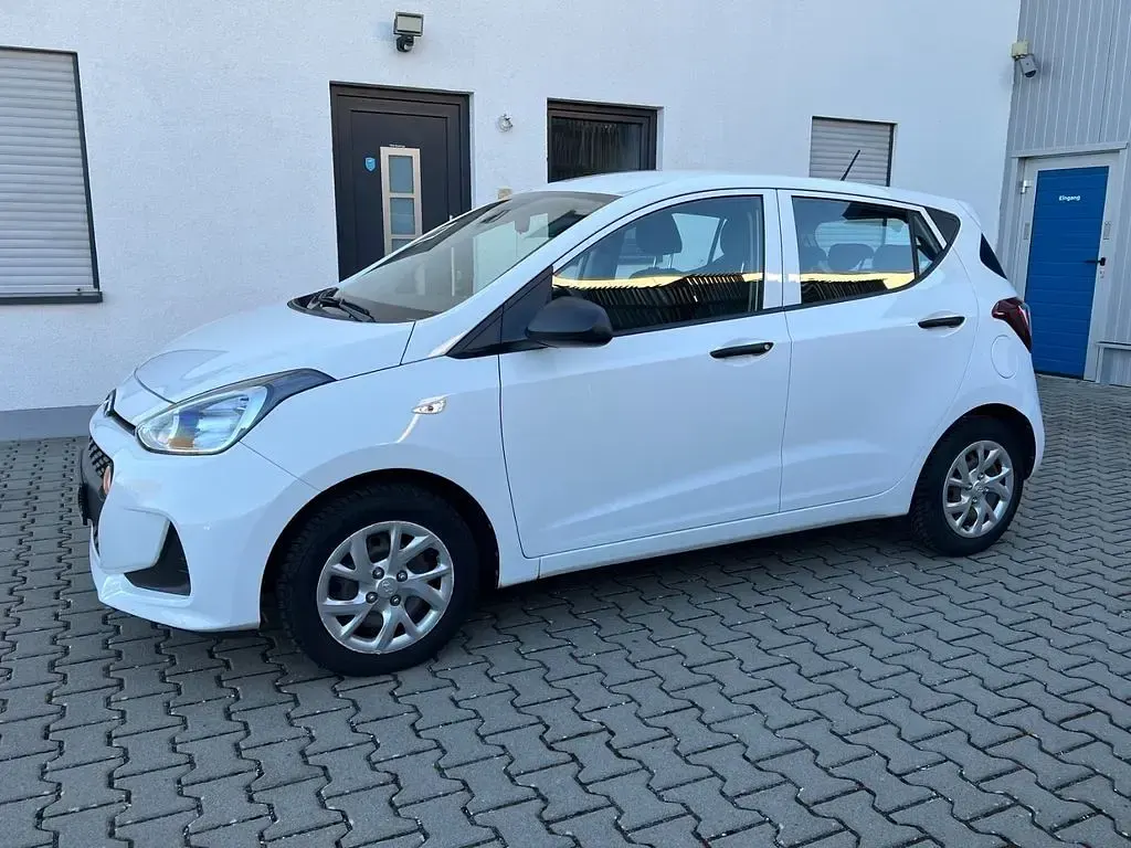 Second-hand Hyundai i10 67 CP (49 kW) 2017 Alb Hatchback