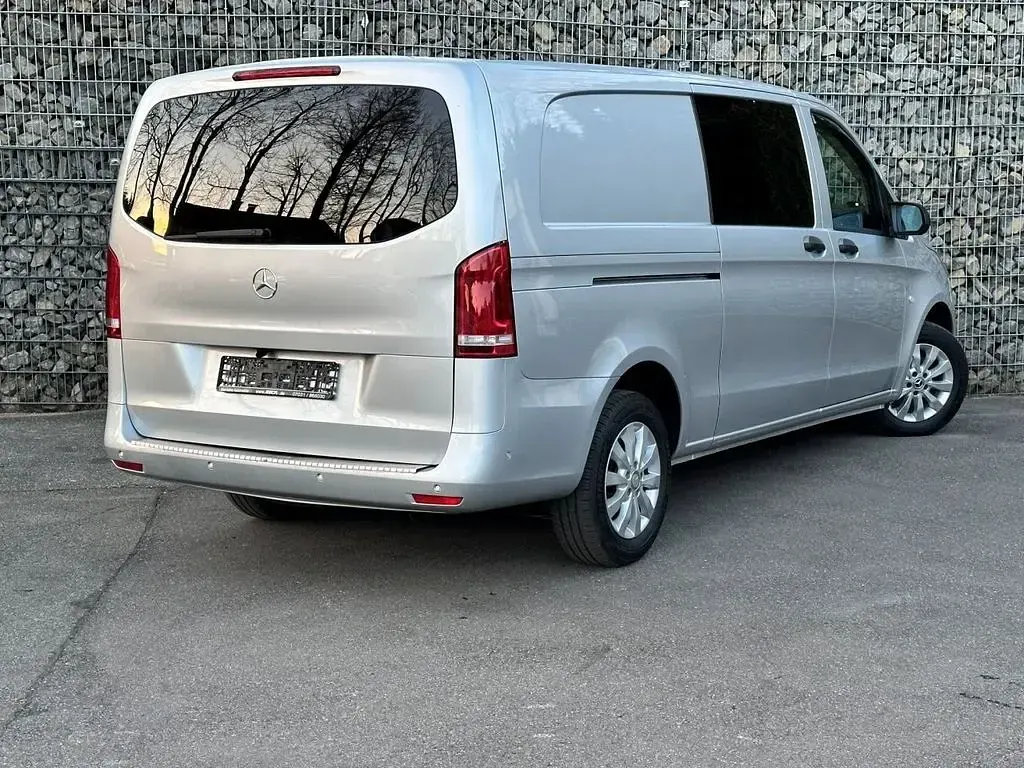 Gebraucht Mercedes Vito 163 PS (119 kW) 2021 Silber Van