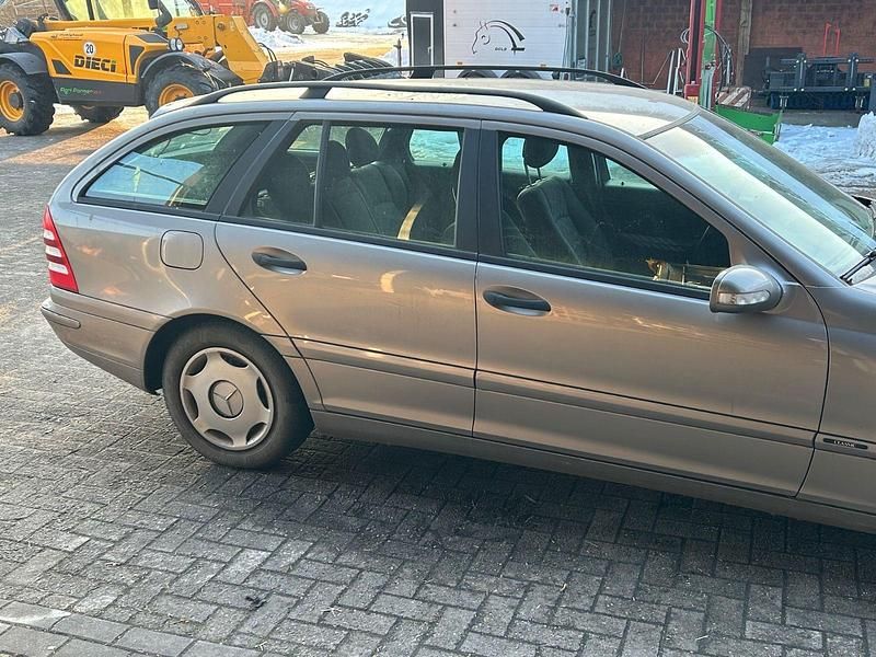 Gebraucht Mercedes C200 Classic 122 PS (89 kW) 2004 Silber Kombi