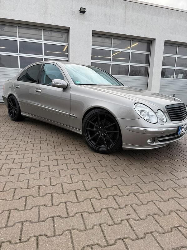 Beige Gebraucht 2006 Mercedes E280 Limousine | 9.000 € (Teuer) - Bild 1/4