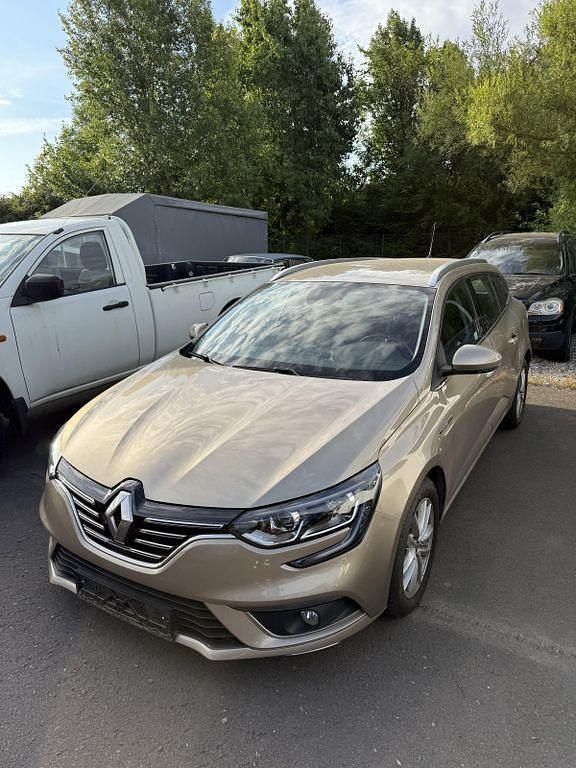 Beige Gebraucht 2018 Renault Mégane IV Intens Limousine | 10.950 € (Superpreis) - Bild 1/4