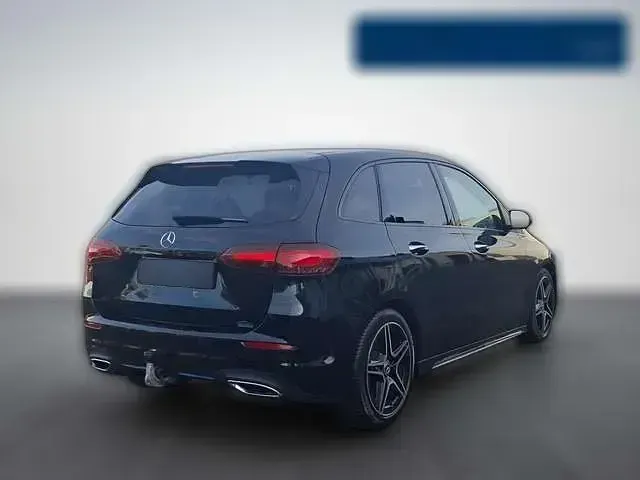 Gebraucht Mercedes B220 AMG line 190 PS (139 kW) 2023 Schwarz metallic Kleinwagen