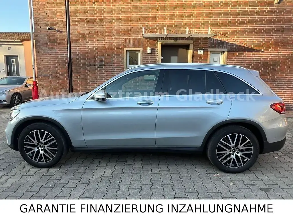 Gebraucht Mercedes GLC200 AMG line 211 PS (155 kW) 2022 Silber SUV