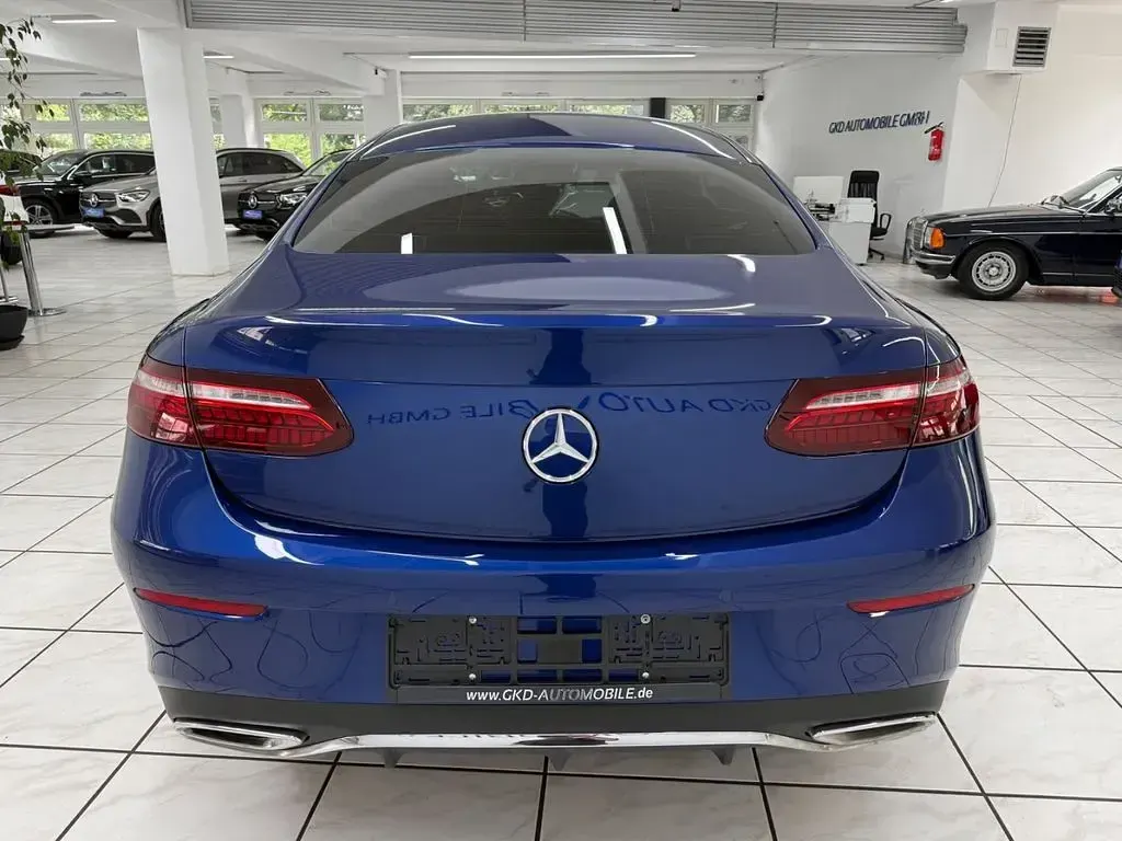 Gebraucht Mercedes E220 AMG line 194 PS (142 kW) 2021 Blau Coupé