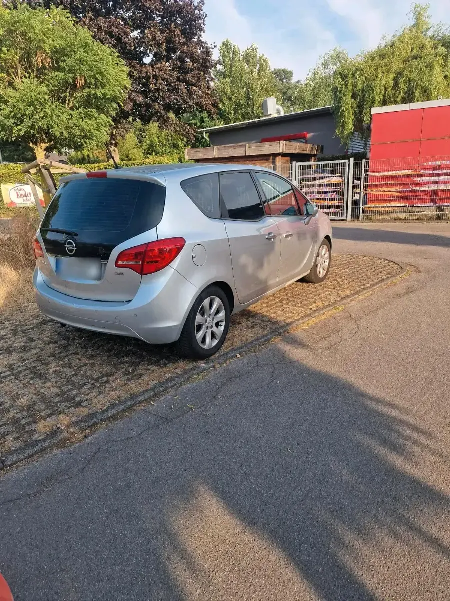 Gebraucht Opel Meriva 101 PS (74 kW) 2012 Silber Van / Kleinbus