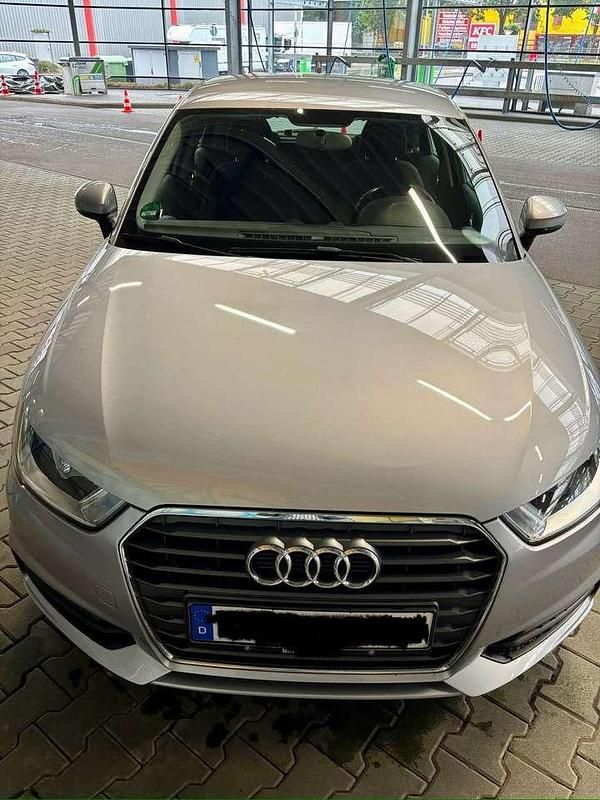 Silber Gebraucht 2016 Audi A1 Sportback Premium Kleinwagen | 8.000 € (Fairer Preis) - Bild 1/4