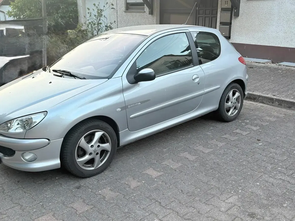 Gebraucht Peugeot 206 109 PS (80 kW) 2004 Silber Kleinwagen