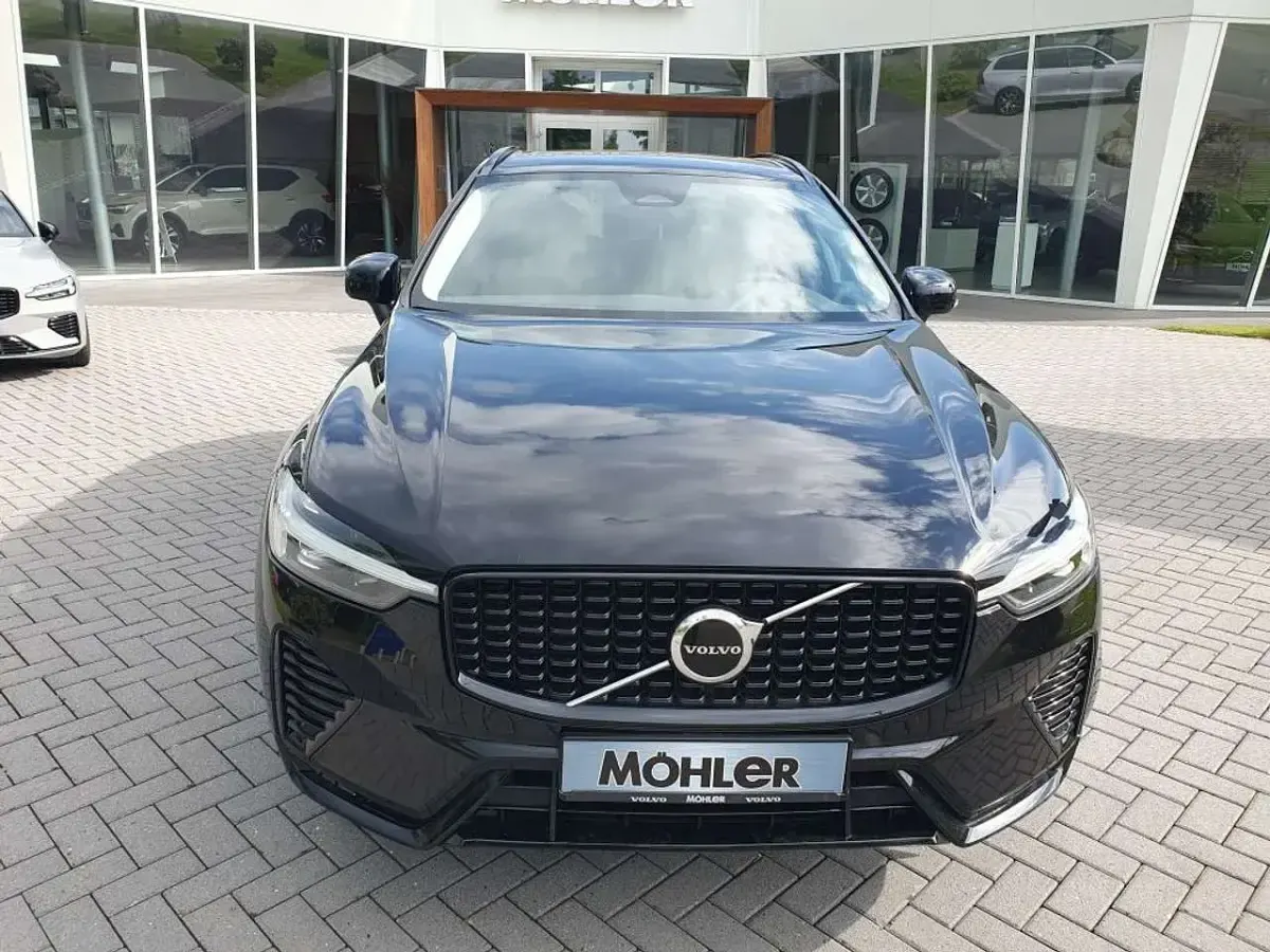 Gebraucht Volvo XC60 Plus 197 PS (144 kW) 2024 Onyx black metallic SUV