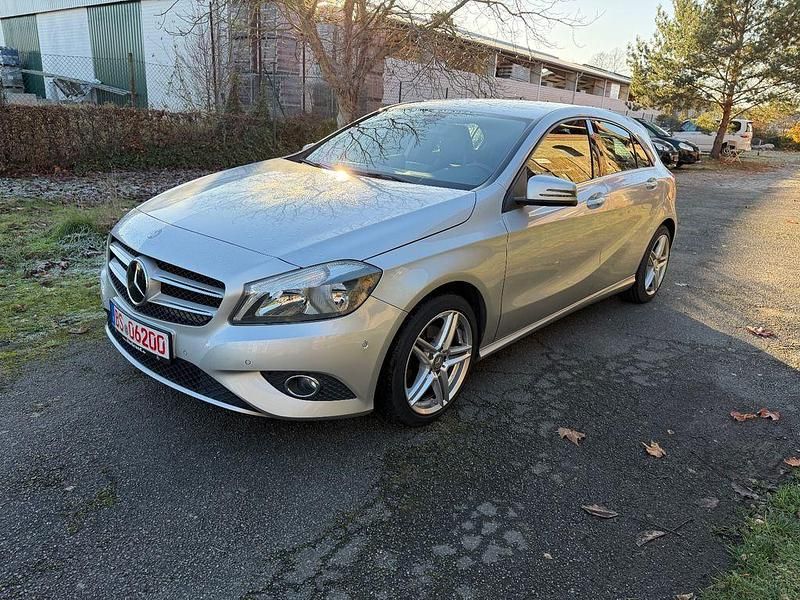 Gebraucht Mercedes A200 156 PS (114 kW) 2014 Silber Kleinwagen