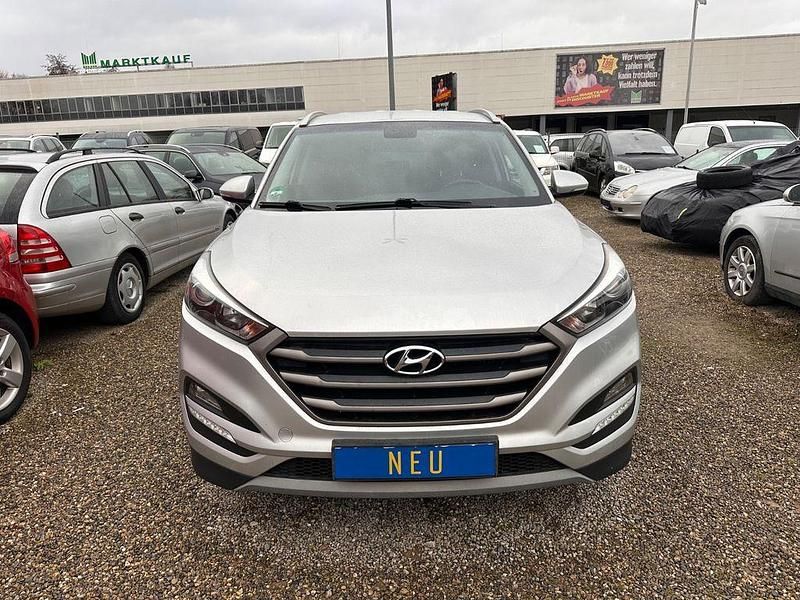 Gebraucht Hyundai Tucson Trend 141 PS (103 kW) 2016 Silber SUV