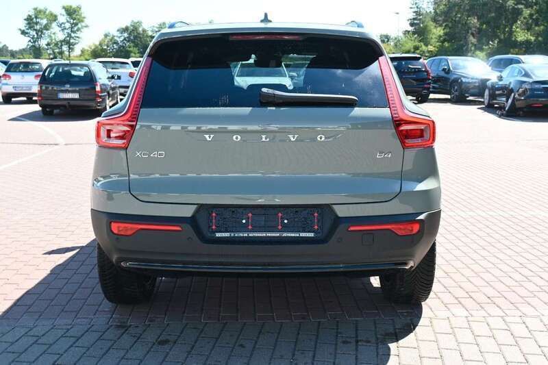 Gebraucht Volvo XC40 Plus 197 PS (144 kW) 2024 Grün SUV