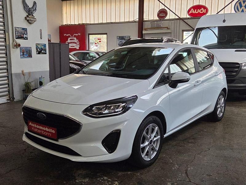 Gebraucht Ford Fiesta Cool & Connect 75 PS (55 kW) 2022 Weiß Kleinwagen