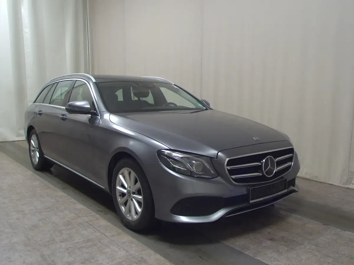 Second-hand Mercedes E220 Avantgarde 194 CP (142 kW) 2019 Gri