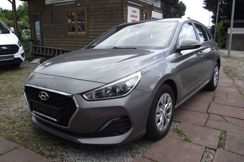 Grau Gebraucht 2018 Hyundai i30 Select Limousine | 11.700 € (Guter Preis) - Bild 1/4