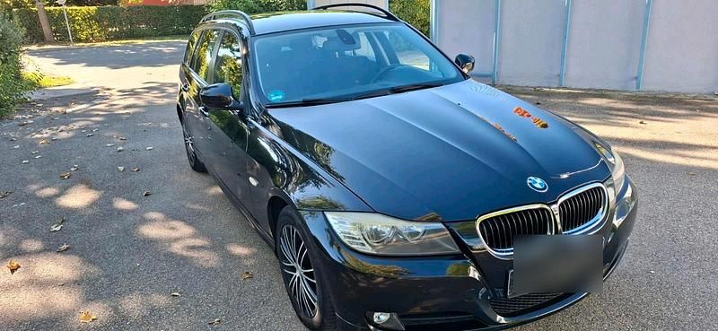 Schwarz Gebraucht 2010 BMW 320 Kombi | 7.500 € (Teuer) - Bild 1/4