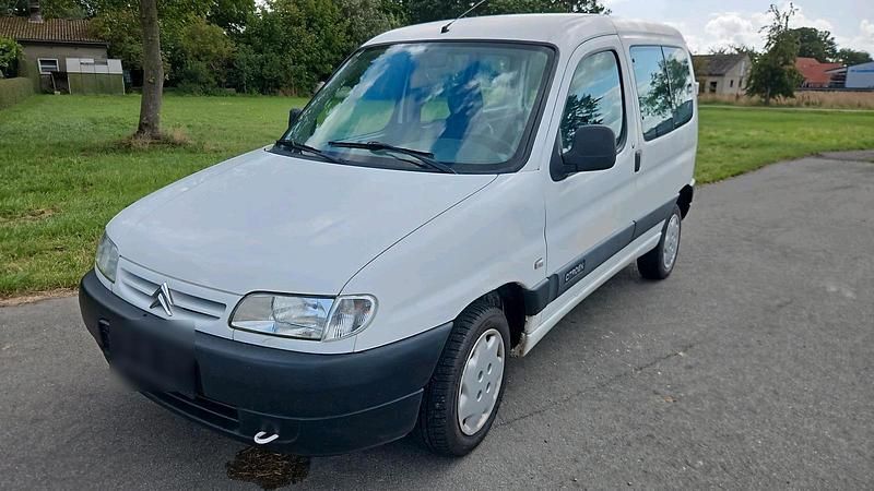 Weiß Gebraucht 2001 Citroën Berlingo Van / Kleinbus | 799 € (Guter Preis) - Bild 1/4