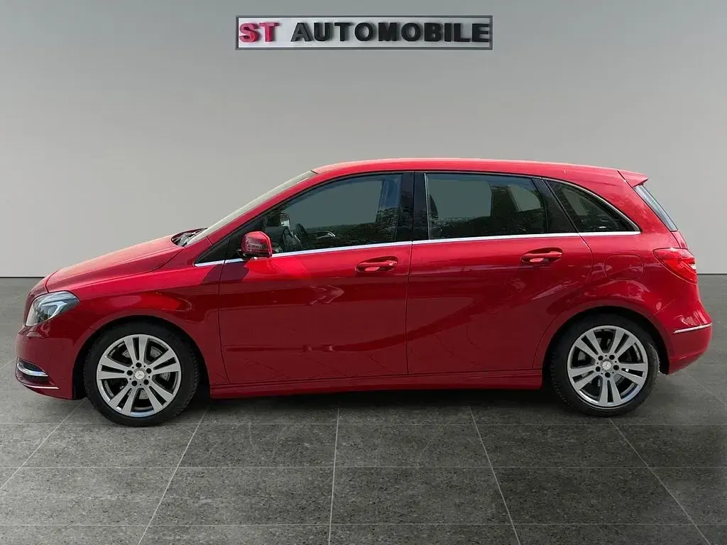Gebraucht Mercedes B220 170 PS (125 kW) 2013 Rot Kleinwagen