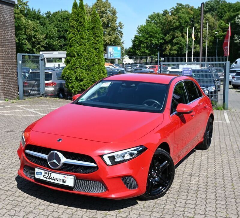 Rot Gebraucht 2018 Mercedes A250 Progressive Limousine | 22.989 € (Superpreis) - Bild 1/4