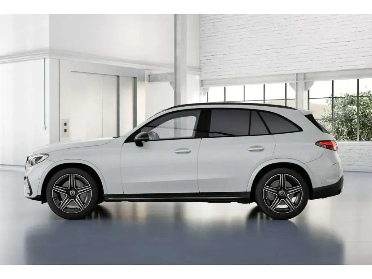 Gebraucht Mercedes GLC300 AMG 258 PS (189 kW) 2026 Weiß SUV