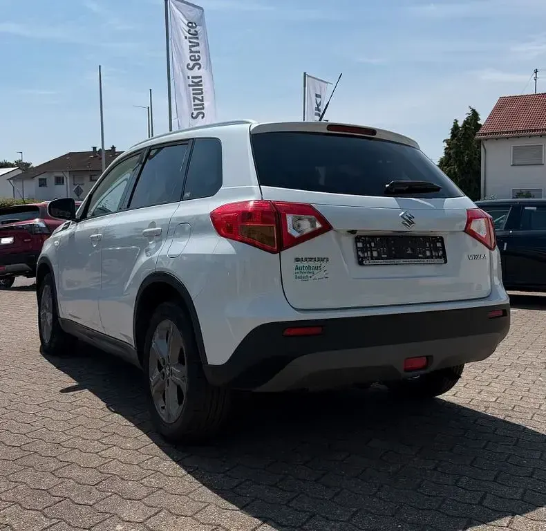Gebraucht Suzuki Vitara Comfort 120 PS (88 kW) 2016 Weiß SUV