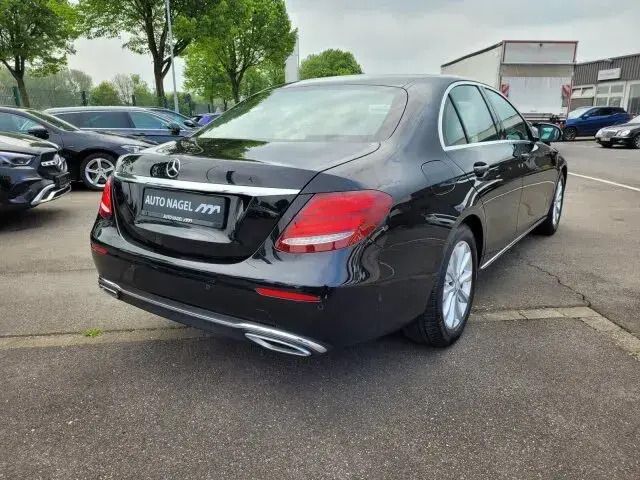 Gebraucht Mercedes E220 Avantgarde 194 PS (142 kW) 2016 Schwarz Limousine