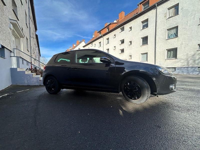 Gebraucht VW Golf VII Match 105 PS (77 kW) 2012 Schwarz Limousine