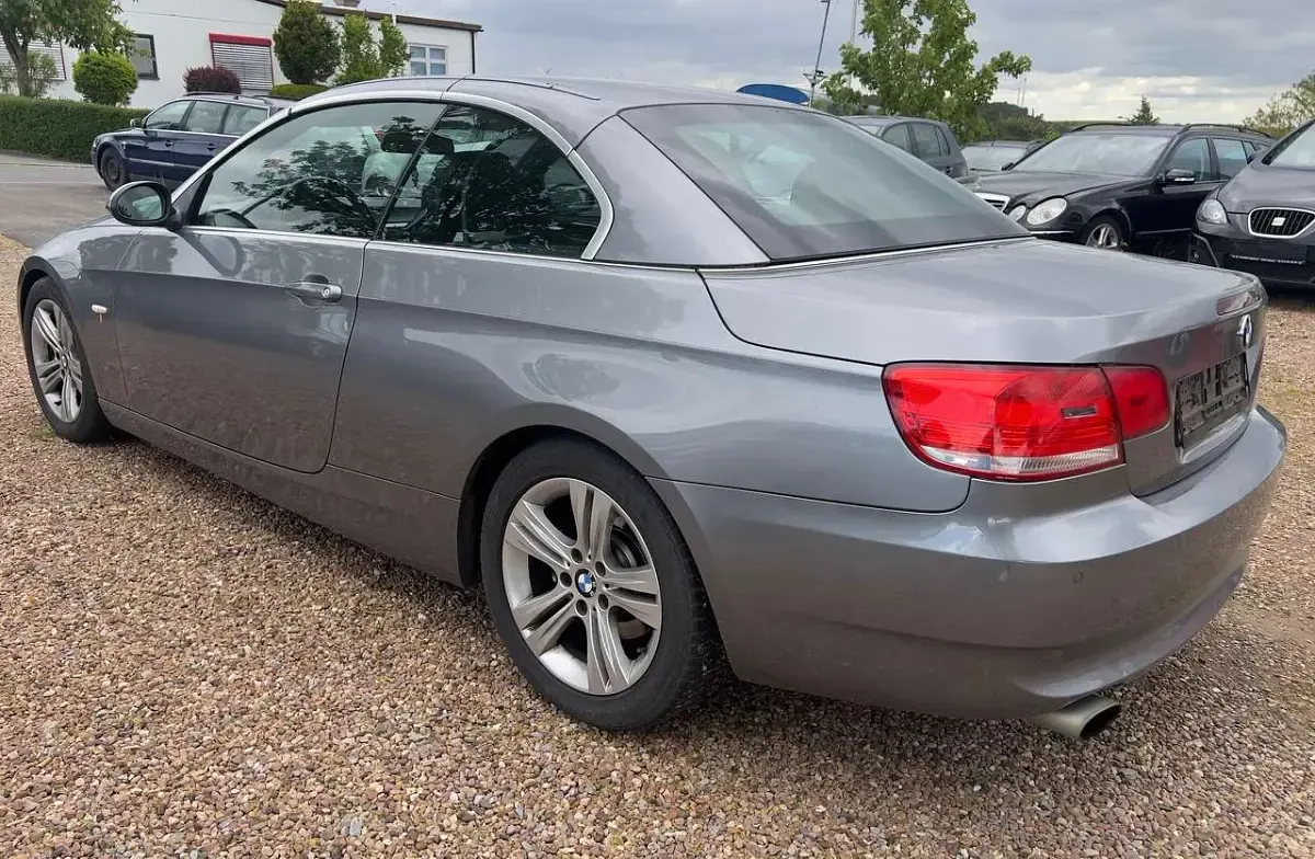 Gebraucht BMW 320 Cabriolet 170 PS (125 kW) 2009 Spacegrau metallic Cabrio