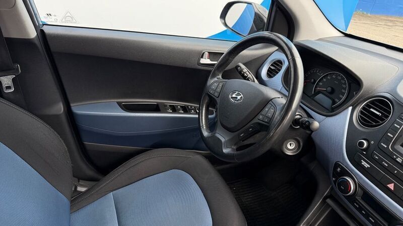 Gebraucht Hyundai i10 Edition 87 PS (63 kW) 2014 Blau Kleinwagen