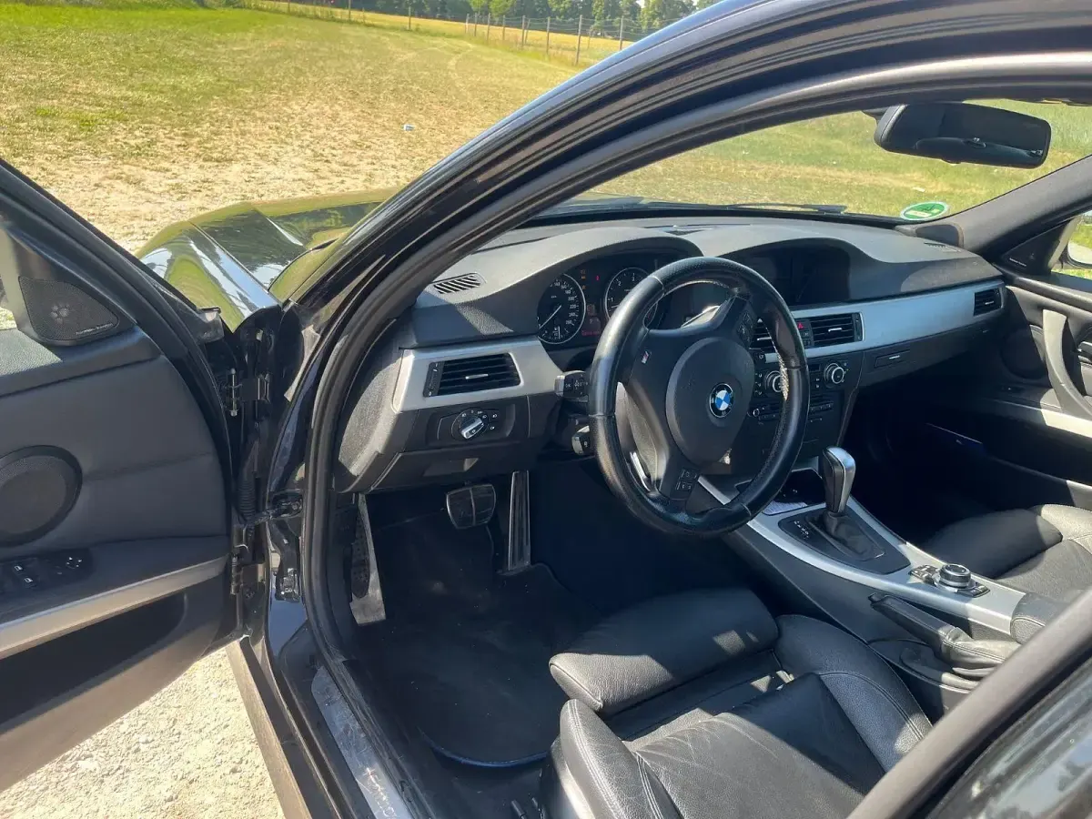 Gebraucht BMW 330 Exclusive 245 PS (180 kW) 2010 Schwarz Kombi