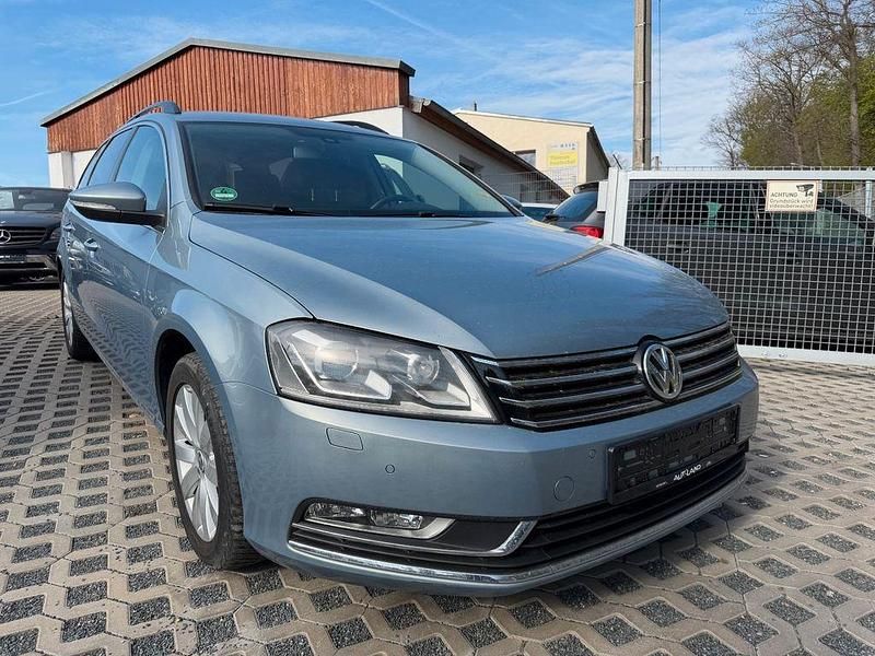 Usata VW Passat 140 CV (102 kW) 2013 Blu Station wagon