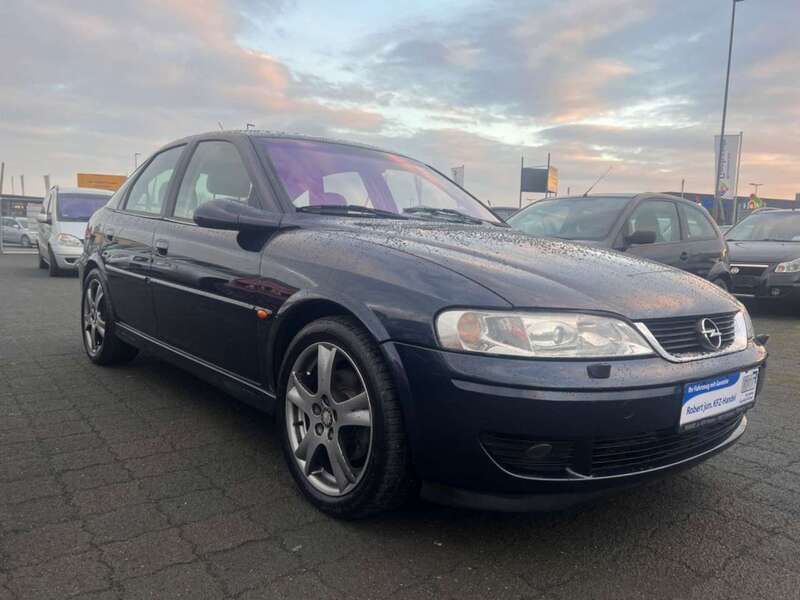 Blau metallic Gebraucht 2001 Opel Vectra Elegance Limousine | 7.900 € - Bild 1/4