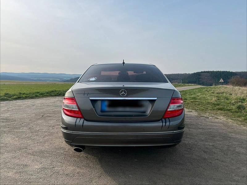 Gebraucht Mercedes C250 204 PS (150 kW) 2009 Grau Limousine