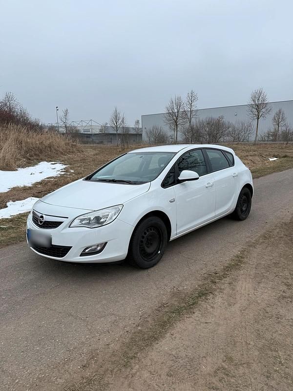 Gebraucht Opel Astra 87 PS (63 kW) 2011 Weiß Limousine