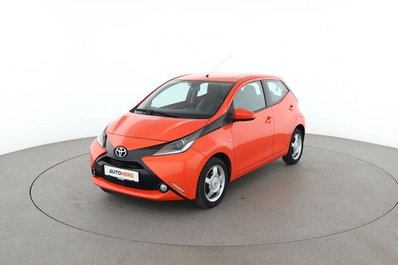 Orange Gebraucht 2016 Toyota Aygo X-play Kleinwagen | 8.490 € (Etwas zu teuer) - Bild 1/4