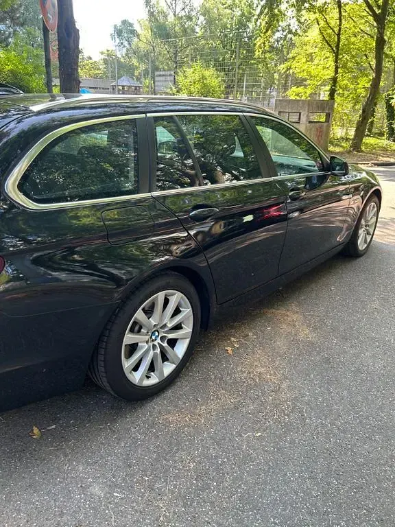 Gebraucht BMW 530 Sport Line 245 PS (180 kW) 2011 Schwarz Kombi