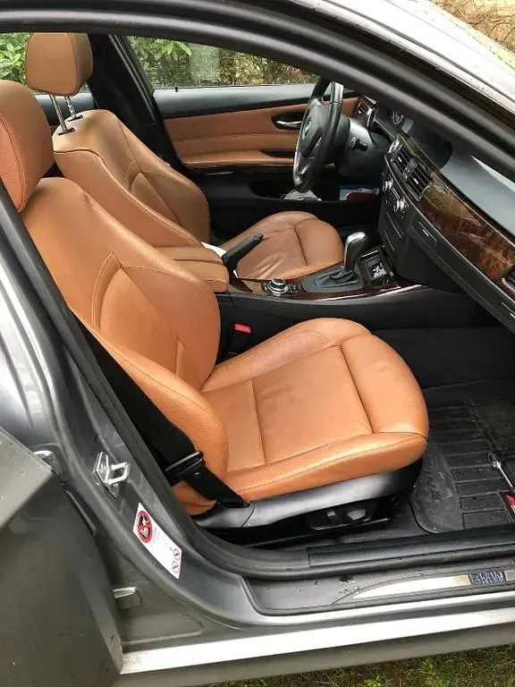 Gebraucht BMW 330 Sport Line 245 PS (180 kW) 2011 Grau Kombi