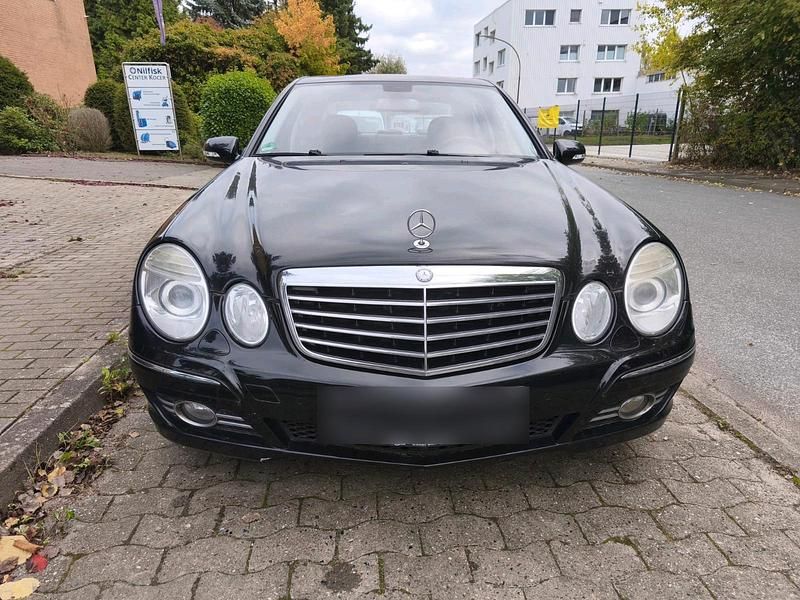 Gebraucht Mercedes E280 190 PS (139 kW) 2008 Schwarz Limousine
