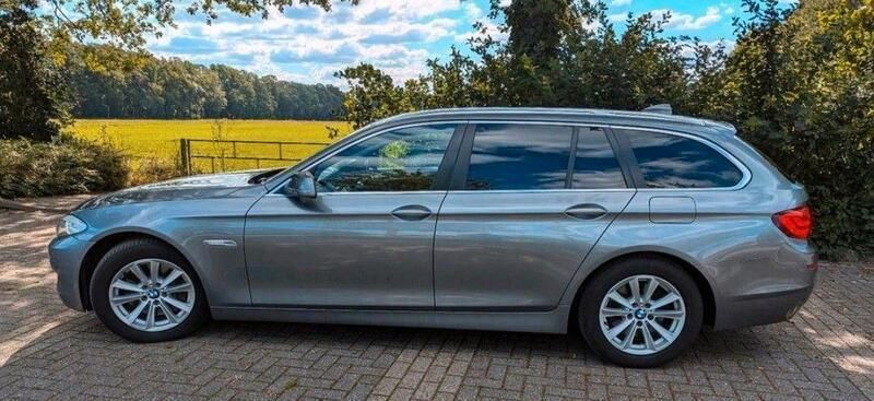 Grau Gebraucht 2011 BMW 525 Sport Line Kombi | 8.999 € (Guter Preis) - Bild 1/4