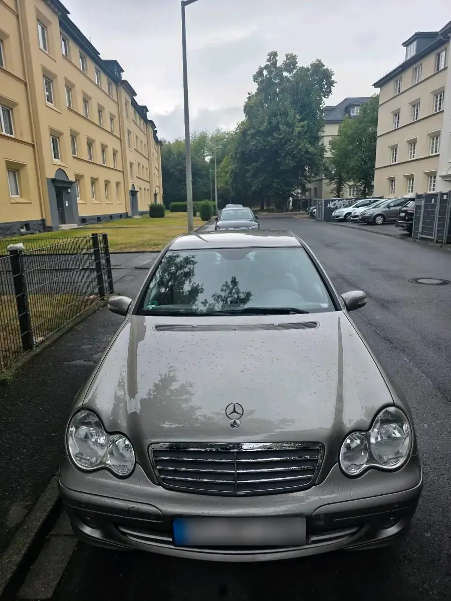 Gebraucht Mercedes C180 143 PS (105 kW) 2006 Beige Limousine