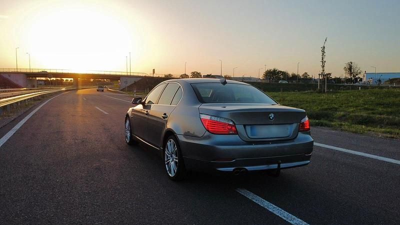 Gebraucht BMW 530 235 PS (172 kW) 2009 Grau Limousine