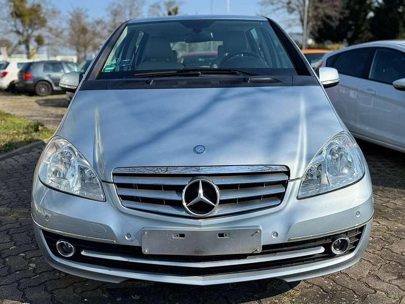 Gebraucht Mercedes A180 116 PS (85 kW) 2009 Amethyst metallic Kleinwagen