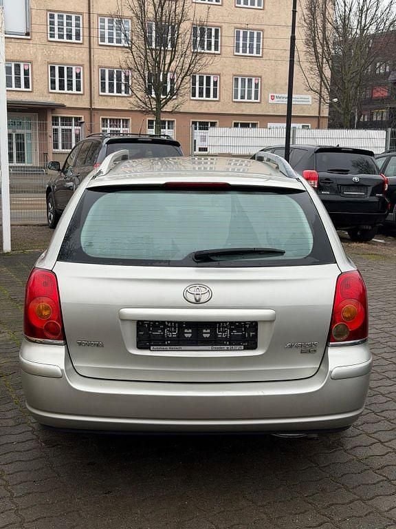 Gebraucht Toyota Avensis Sol 147 PS (108 kW) 2003 Silber Kombi