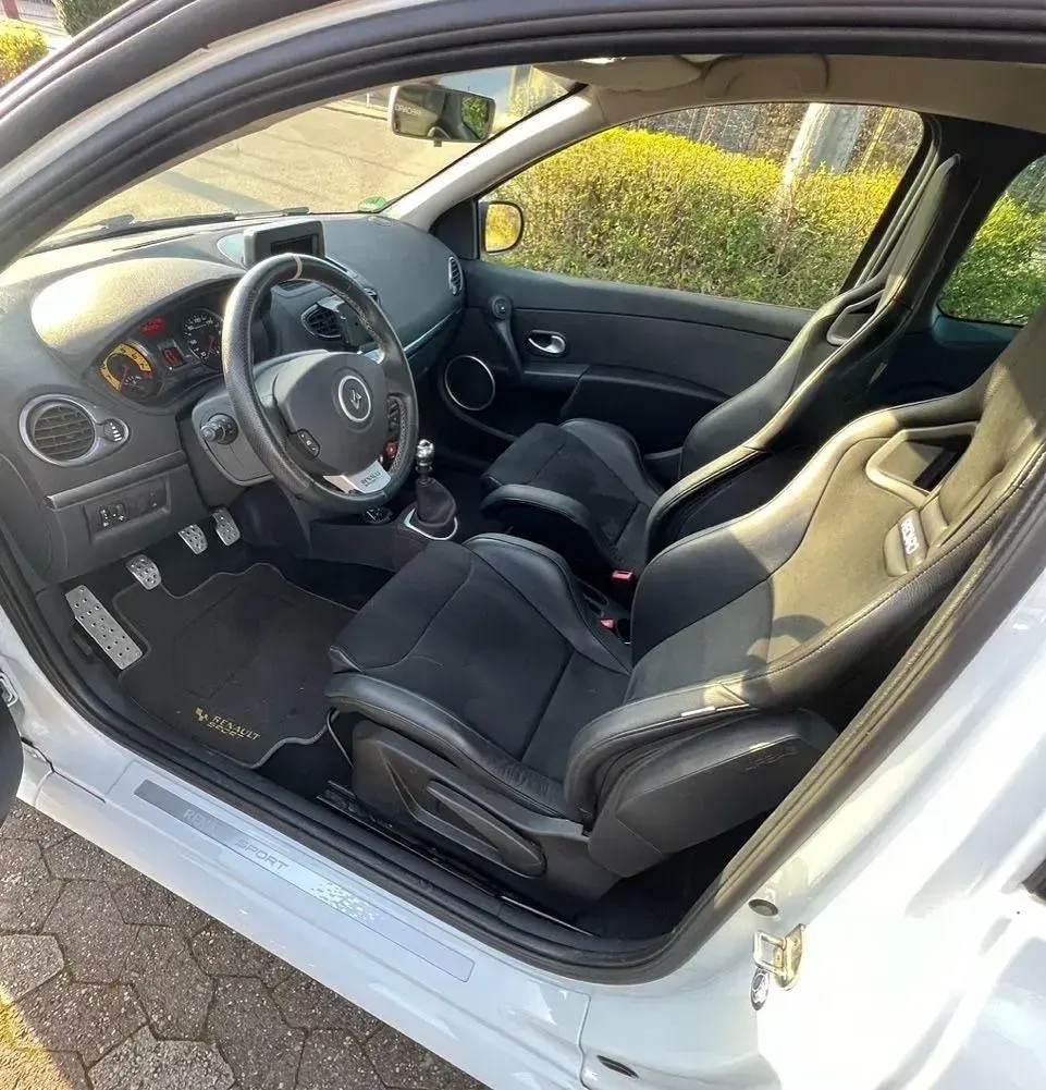 Gebraucht Renault Clio III R.S. 201 PS (147 kW) 2010 Weiß Limousine