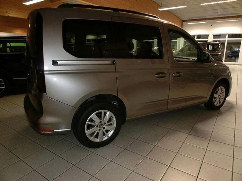 Gebraucht VW Caddy Basis 102 PS (75 kW) 2024 Beige Van / Kleinbus